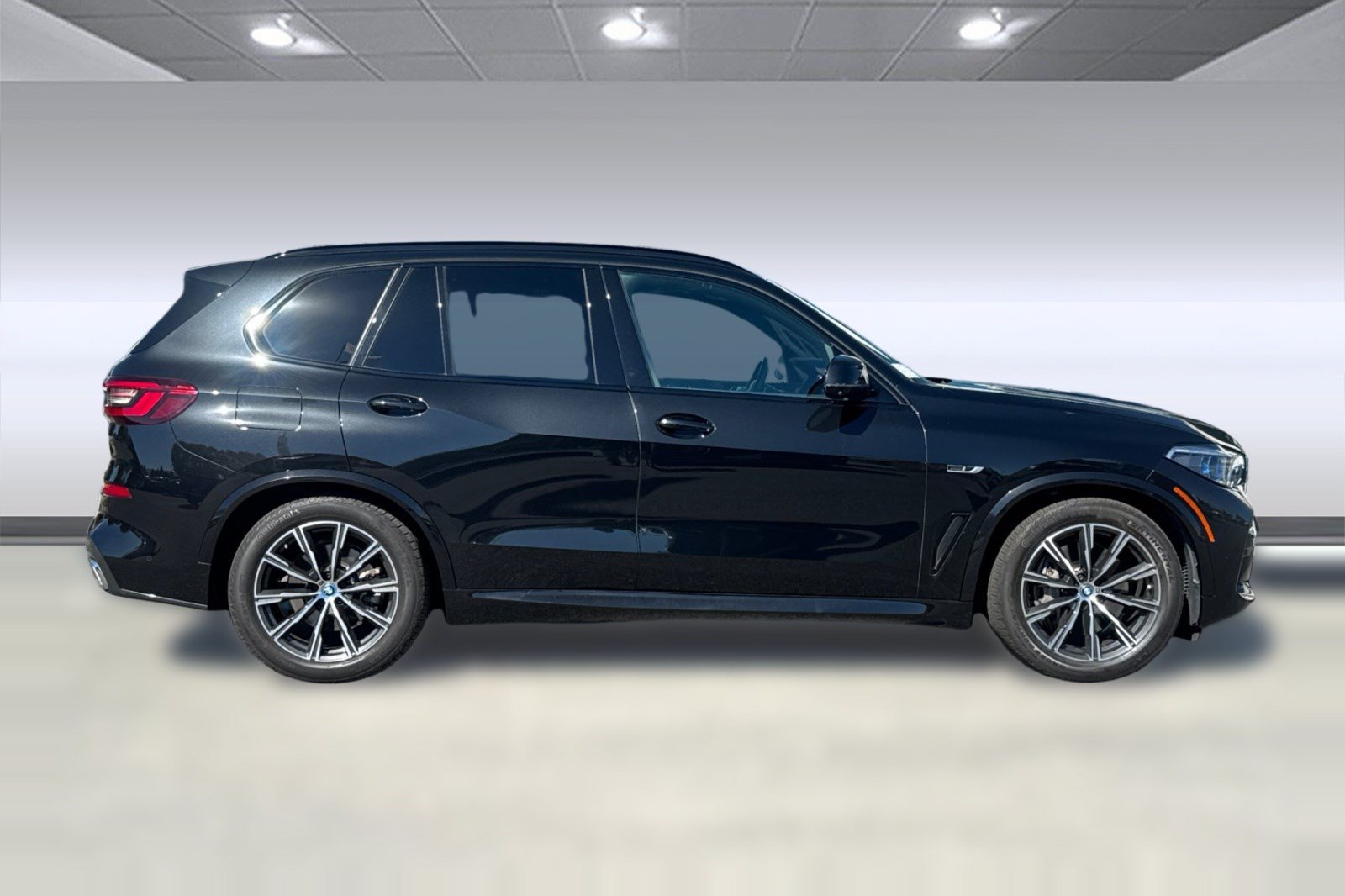 Used 2023 BMW X5 xDrive45e w/ Executive Package AWD/4WD image 8