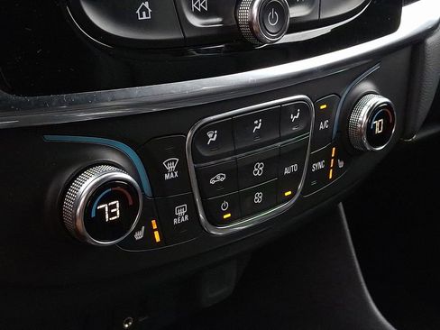 Used 2023 Chevrolet Traverse LT image 16