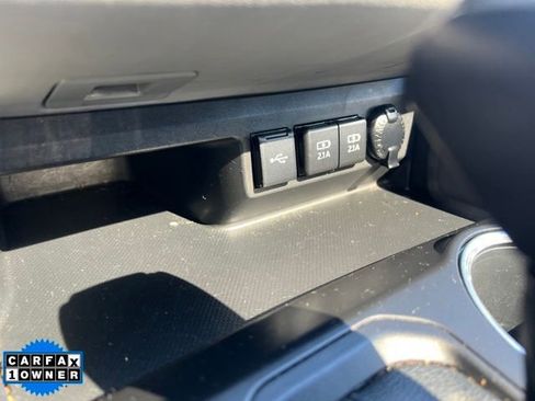 Used 2021 Toyota Highlander XLE AWD/4WD image 31