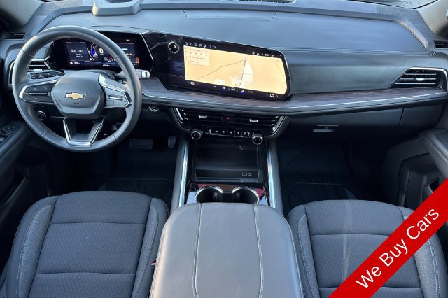 Used 2025 Chevrolet Suburban LS RWD image 17