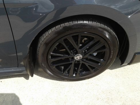 Used 2025 Toyota Camry SE w/ Convenience Package image 9