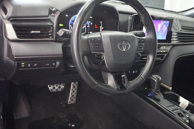Used 2025 Toyota Camry SE FWD image 8