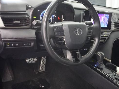 Used 2025 Toyota Camry SE FWD image 8