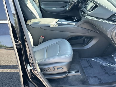 Used 2024 Buick Enclave Premium image 13