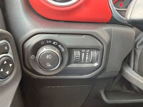 Used 2022 Jeep Gladiator Rubicon w/ Cold Weather Group AWD/4WD image 30