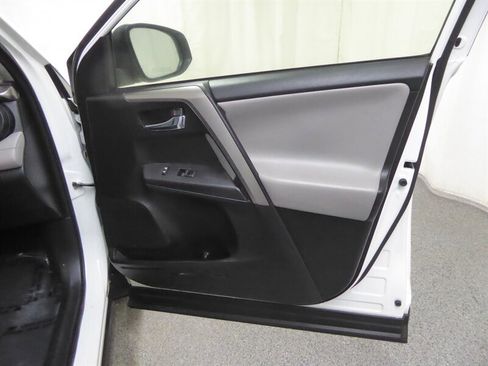 Used 2018 Toyota RAV4 LE image 26