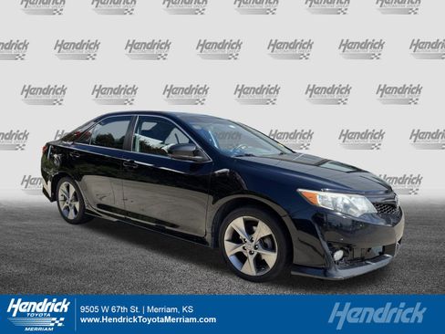 Used 2014 Toyota Camry SE FWD image 1