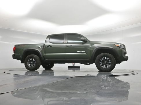 Used 2022 Toyota Tacoma TRD Off-Road w/ Technology Package RWD image 4