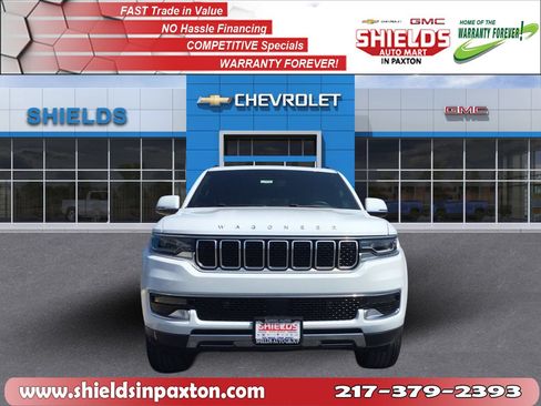 Used 2022 Jeep Wagoneer Series III w/ Premium Group I AWD/4WD image 2