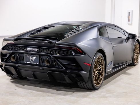 Used 2022 Lamborghini Huracan EVO RWD image 9