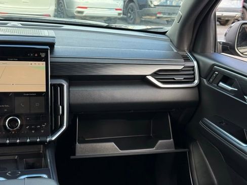 Used 2025 GMC Acadia Elevation image 38