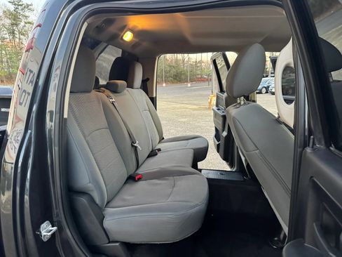 Used 2015 RAM 2500 Tradesman w/ Chrome Appearance Group AWD/4WD image 17
