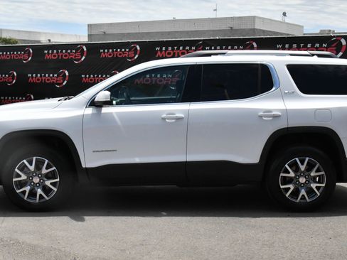 Used 2023 GMC Acadia SLT FWD image 4