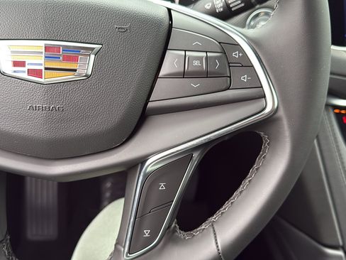 New 2025 Cadillac XT5 Luxury image 17