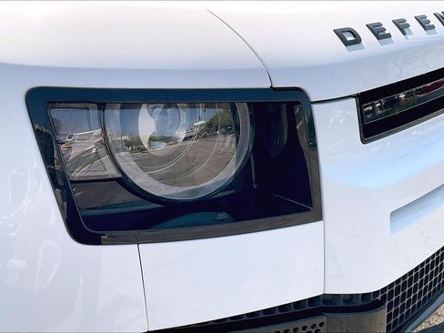 Certified 2025 Land Rover Defender 110 X-Dynamic SE AWD/4WD image 26
