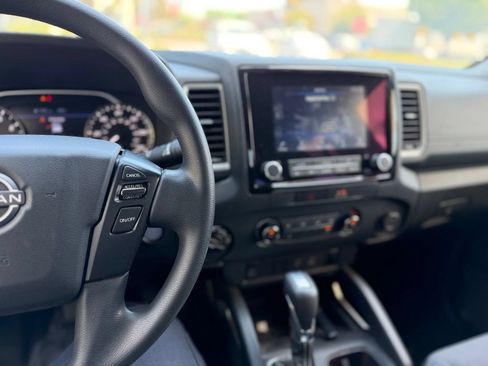 Used 2022 Nissan Frontier SV AWD/4WD image 8