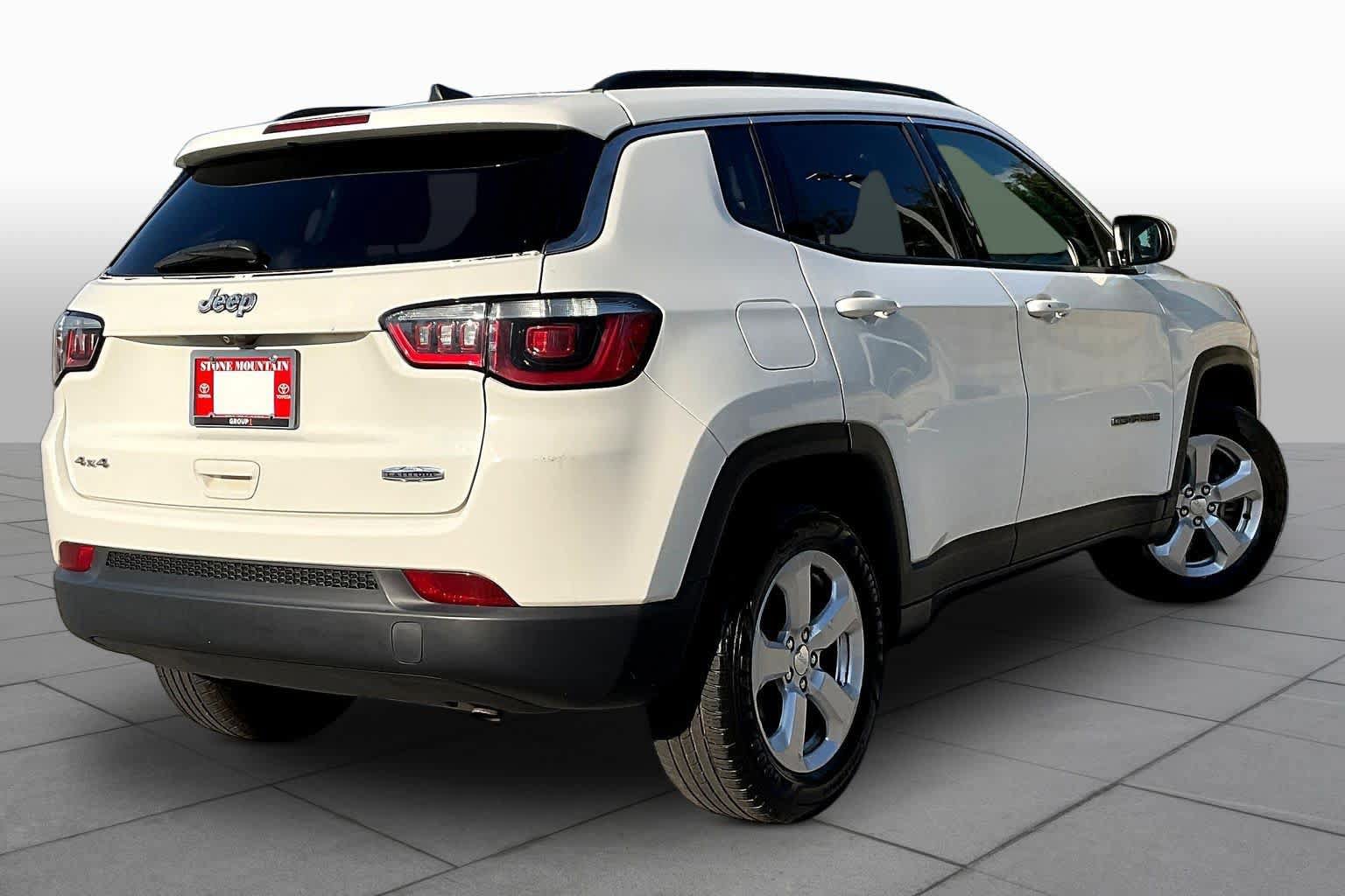 Used 2018 Jeep Compass Latitude w/ Popular Equipment Group AWD/4WD image 13