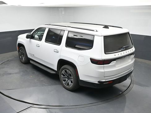 Used 2024 Jeep Wagoneer Series II w/ Flexible Seating Group image 20