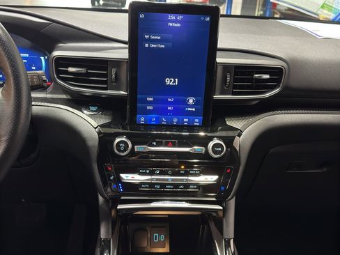 Used 2024 Ford Explorer ST w/ Technology Package image 31