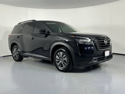 Used 2024 Nissan Pathfinder SV w/ SV Premium Package AWD/4WD image 1