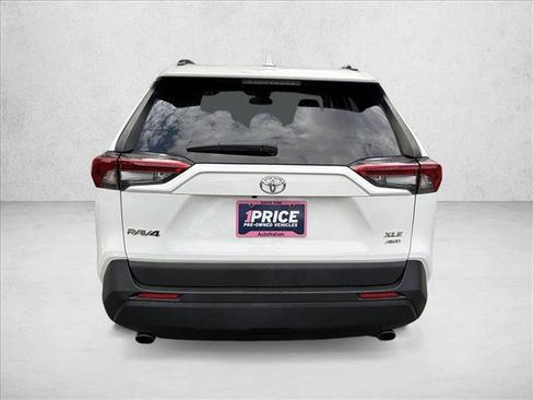Used 2019 Toyota RAV4 XLE w/ Carpet Mat Package AWD/4WD image 3