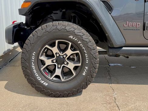 Used 2023 Jeep Wrangler Unlimited Rubicon w/ Dual Top Group AWD/4WD image 38
