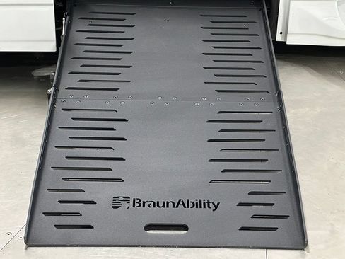 Used 2023 Chrysler Pacifica Touring-L FWD image 30