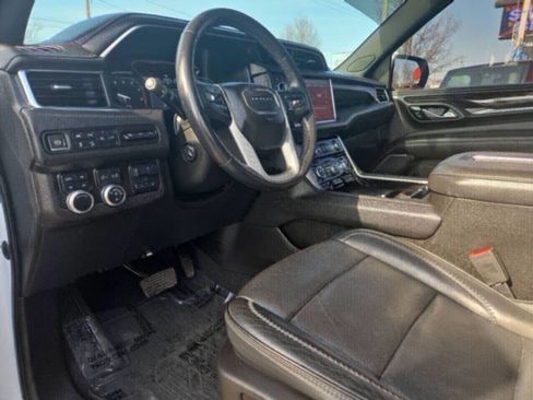 Used 2021 GMC Yukon Denali w/ Denali Premium Package AWD/4WD image 10