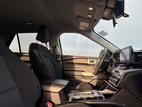 Used 2022 Ford Explorer XLT image 19
