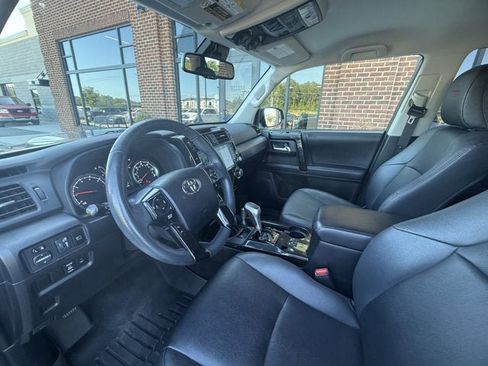 Used 2022 Toyota 4Runner TRD Off-Road Premium AWD/4WD image 18