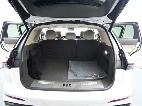 Used 2025 Lincoln Nautilus Reserve w/ Jet Appearance Package image 27