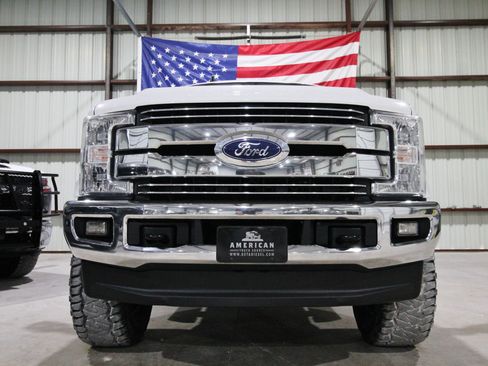 Used 2019 Ford F350 Lariat w/ Lariat Value Package AWD/4WD image 2