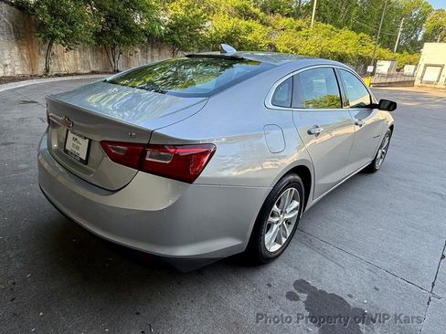 Used 2018 Chevrolet Malibu LT w/ Driver Confidence Package image 5