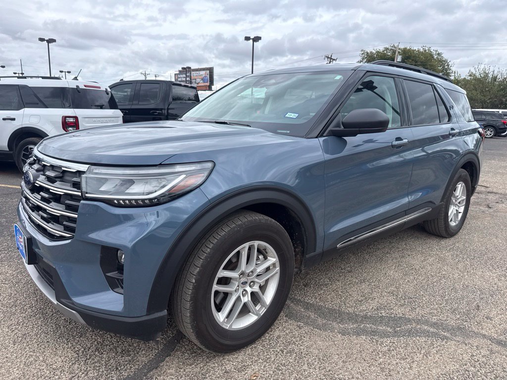 Used 2025 Ford Explorer Active w/ Active Comfort Package RWD image 3