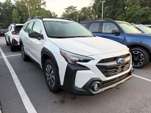 Certified 2025 Subaru Outback AWD/4WD image 3