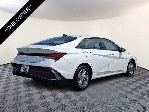 Used 2025 Hyundai Elantra SE FWD image 6