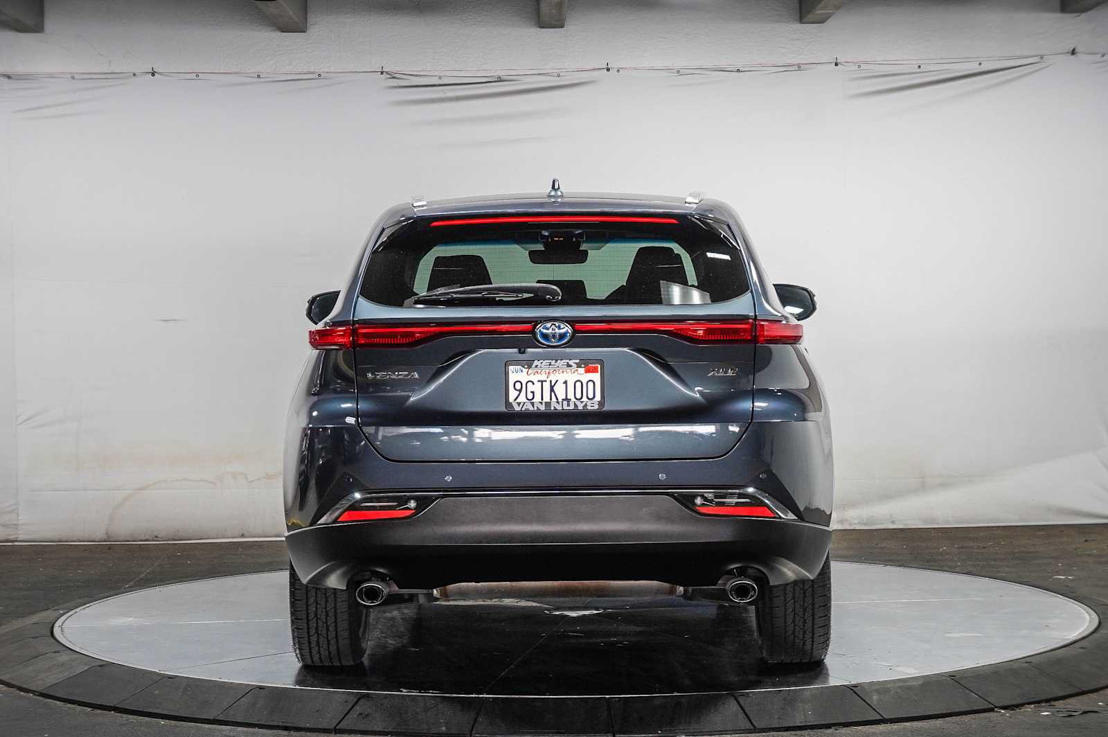 Certified 2023 Toyota Venza XLE AWD/4WD image 4