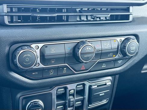 New 2026 Jeep Gladiator Sport image 10