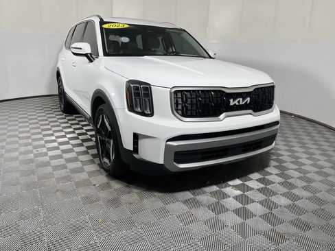 Used 2023 Kia Telluride EX w/ EX Captain's Chair Package AWD/4WD image 2