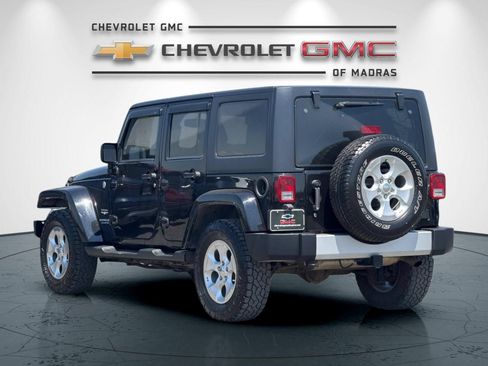 Used 2013 Jeep Wrangler Unlimited Sahara w/ Connectivity Group AWD/4WD image 5