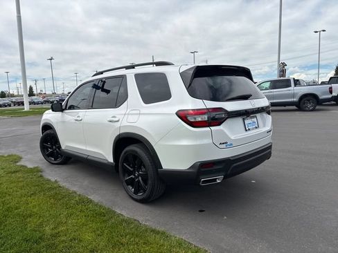 Certified 2025 Honda Pilot Black Edition image 5