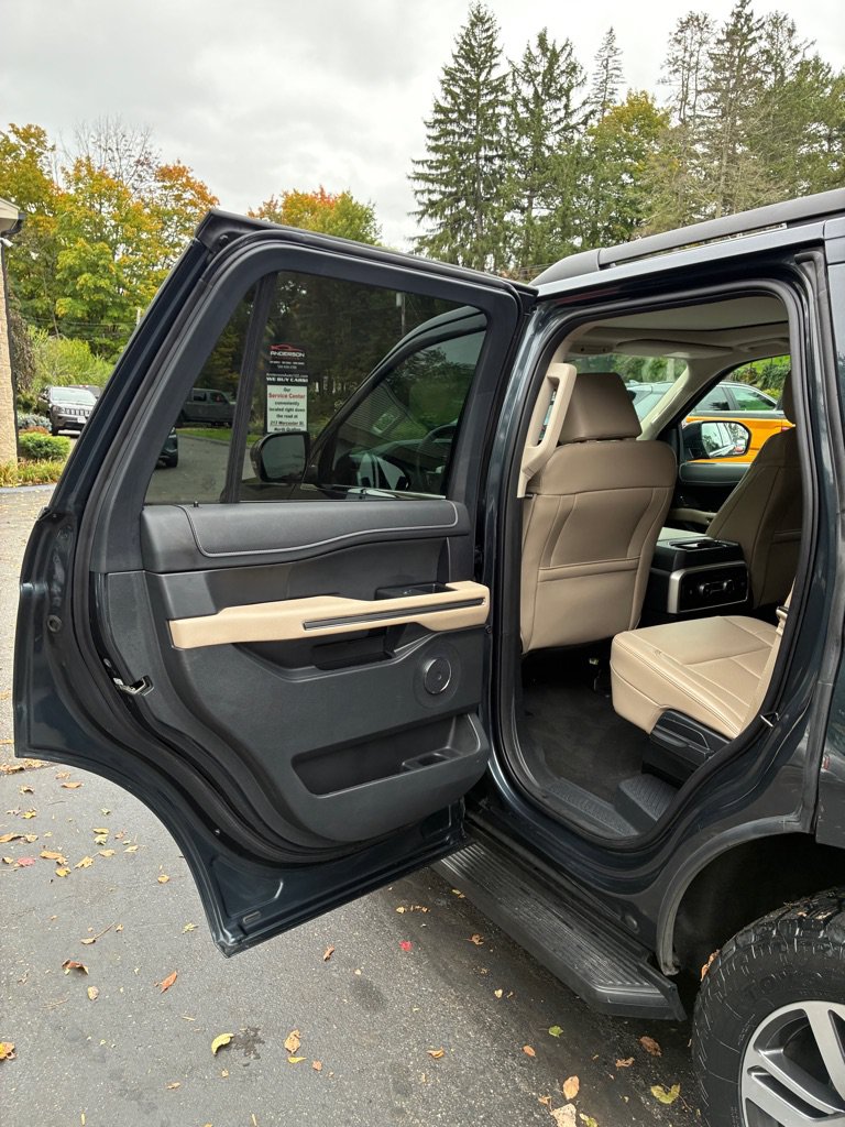 Used 2024 Ford Expedition XLT AWD/4WD image 16
