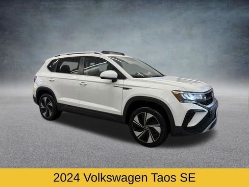 Used 2024 Volkswagen Taos SE image 2