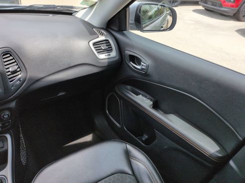 Used 2019 Jeep Compass Latitude FWD image 17