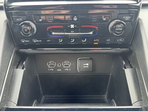 Used 2024 Jeep Grand Cherokee Limited AWD/4WD image 24
