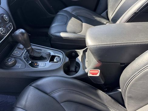 Used 2023 Jeep Cherokee Altitude Lux image 21