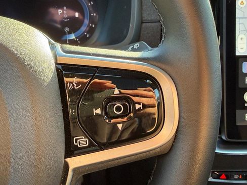 Certified 2025 Volvo XC90 B6 Plus image 20