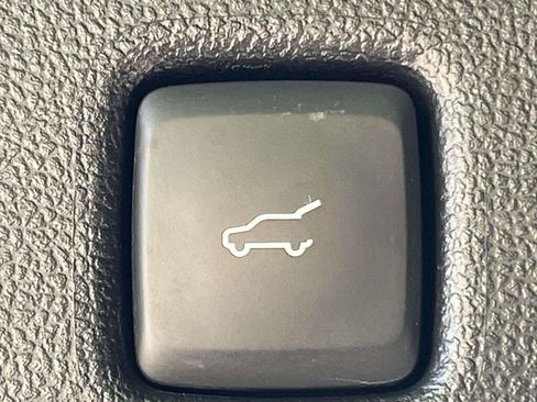 Used 2022 Ford Escape SE w/ Convenience Package FWD image 19