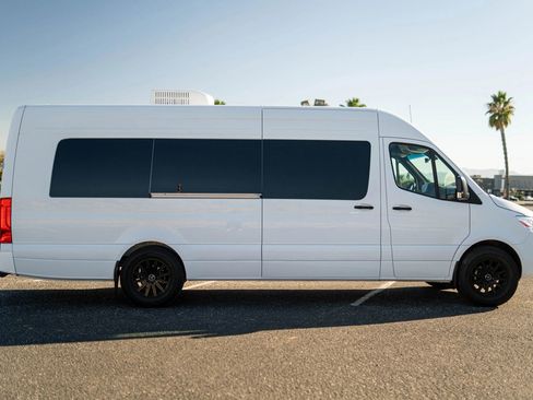 Used 2024 Mercedes-Benz Sprinter 2500 image 5