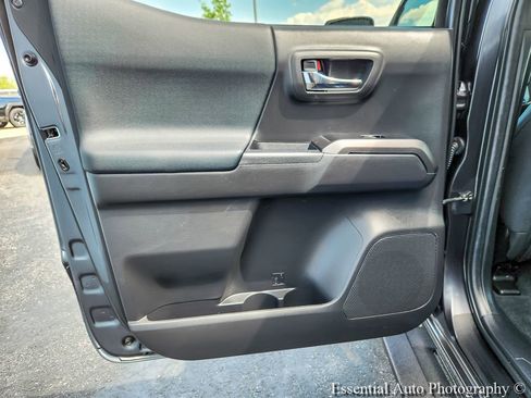 Used 2022 Toyota Tacoma TRD Sport AWD/4WD image 17